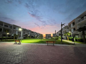 Malaga Beach 2BR , Near Beach ,Pool View & 2 Terrace